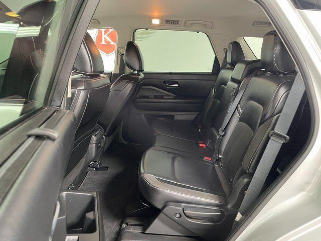 Used 2024 Nissan Pathfinder SL w/ Black Appearance Package AWD/4WD image 20