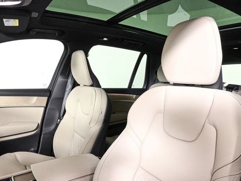 New 2025 Volvo XC90 B6 Core w/ Climate Package image 19