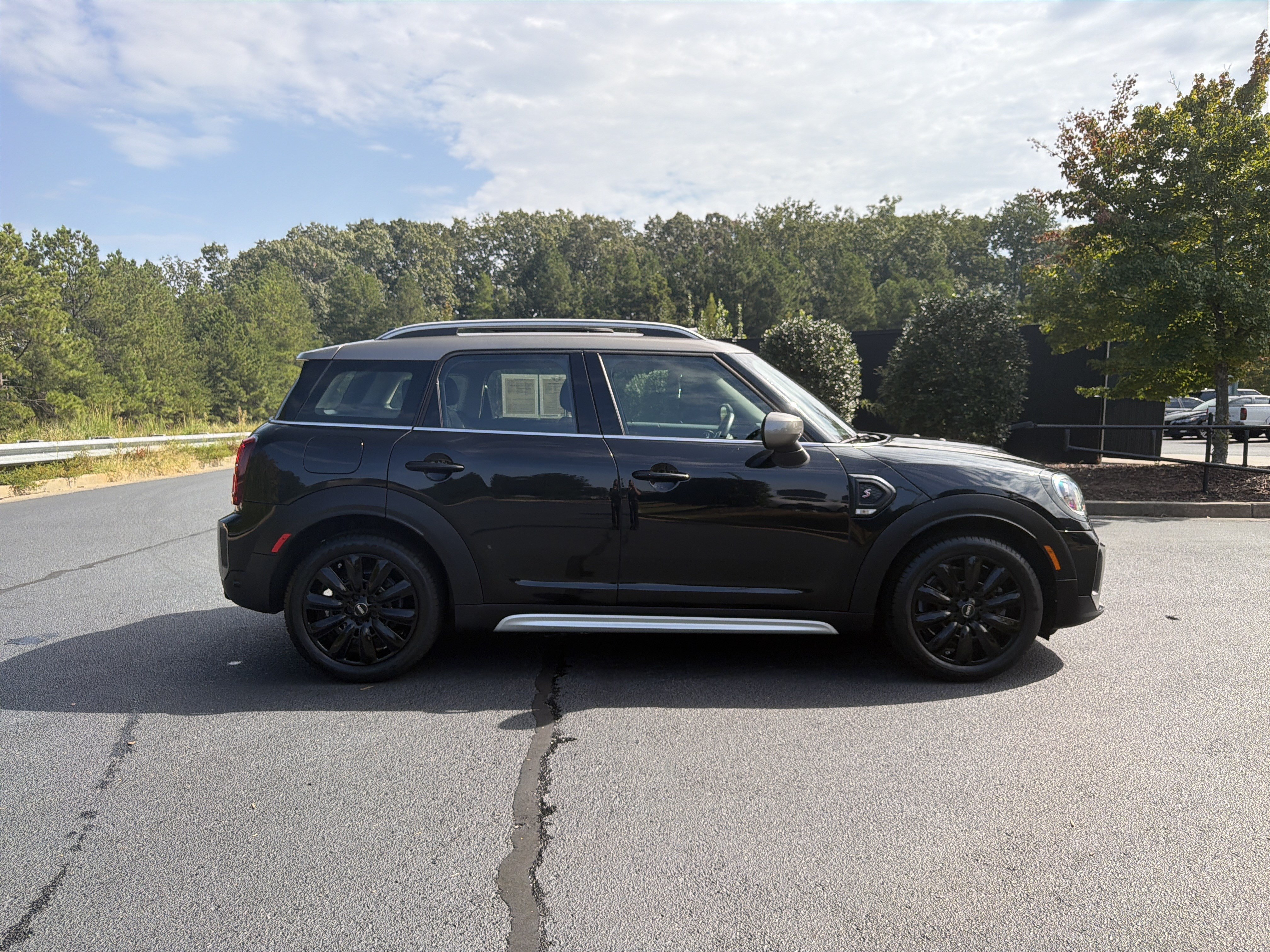 Used 2024 MINI Cooper Countryman S w/ Premium Package FWD image 5