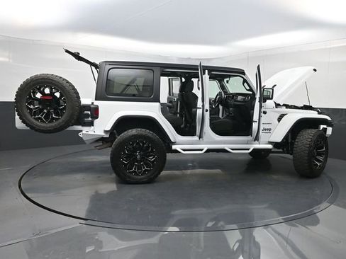 Used 2018 Jeep Wrangler Unlimited Sahara image 39