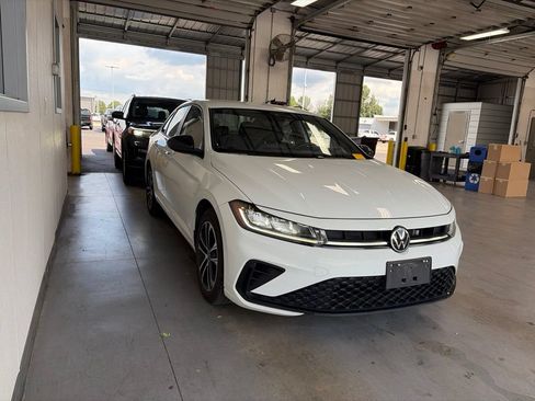 Used 2025 Volkswagen Jetta Sport FWD image 1