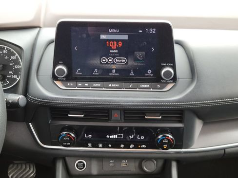 Used 2023 Nissan Rogue SV image 20