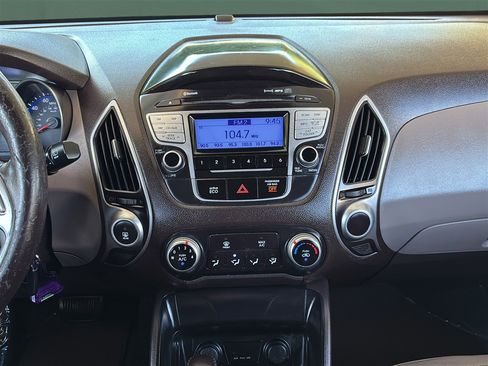 Used 2012 Hyundai Tucson GLS image 16
