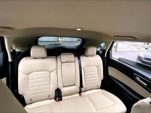 Used 2024 Ford Edge SE w/ Black Appearance Package AWD/4WD image 29