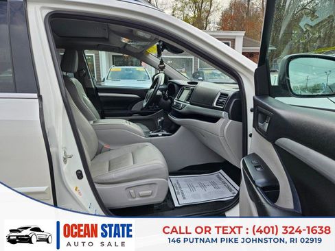 Used 2018 Toyota Highlander XLE AWD/4WD image 13