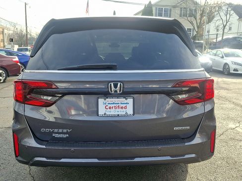 Certified 2025 Honda Odyssey Touring image 5