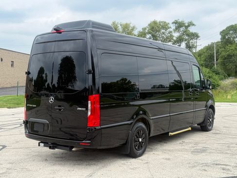 Used 2020 Mercedes-Benz Sprinter 2500 image 4