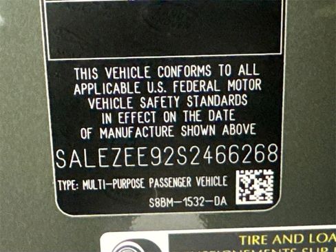 Used 2025 Land Rover Defender 110 image 32