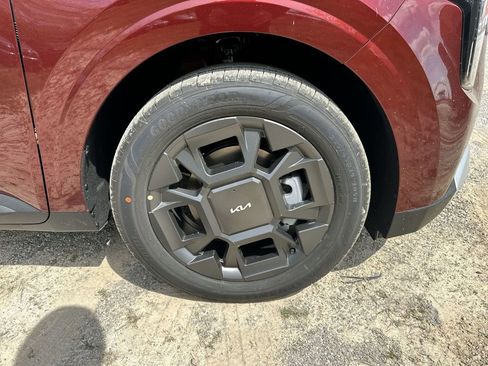 New 2026 Kia Carnival EX FWD image 10