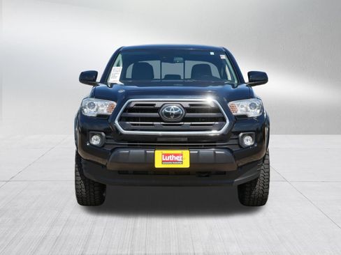 Used 2019 Toyota Tacoma SR5 AWD/4WD image 2