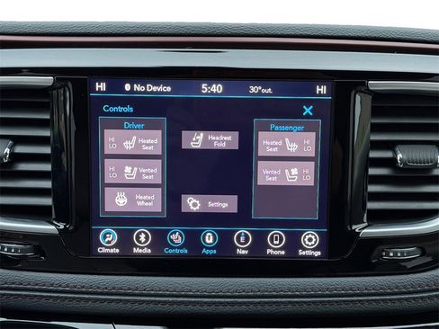 Used 2020 Chrysler Pacifica Limited image 27