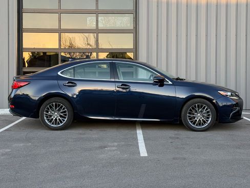Used 2018 Lexus ES 350 w/ Navigation System Package image 4