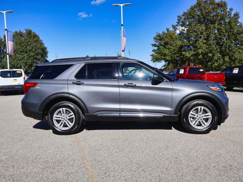 Used 2024 Ford Explorer XLT w/ Equipment Group 202A image 6