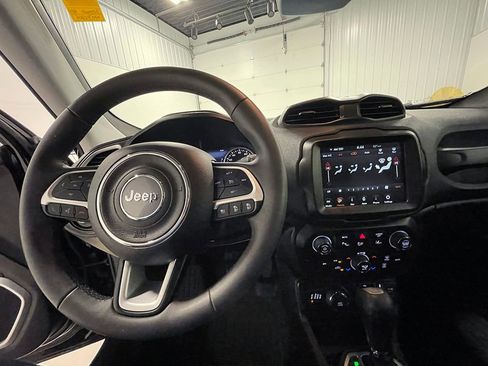 Used 2021 Jeep Renegade Latitude w/ Luxury Group I AWD/4WD image 34