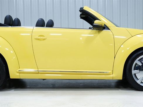 Used 2013 Volkswagen Beetle 2.5 image 9