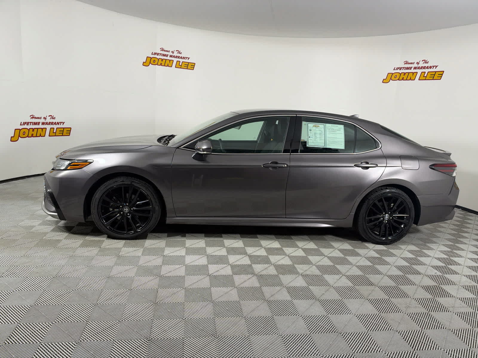 Used 2024 Toyota Camry XSE FWD image 2