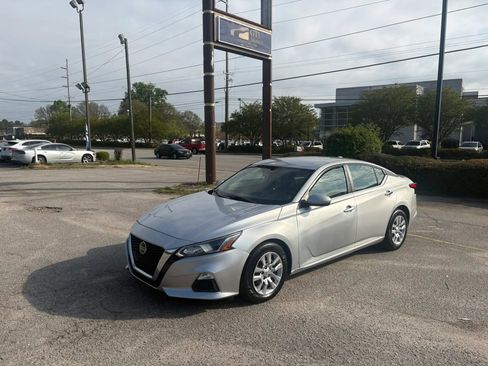 Used 2020 Nissan Altima 2.5 S FWD image 1