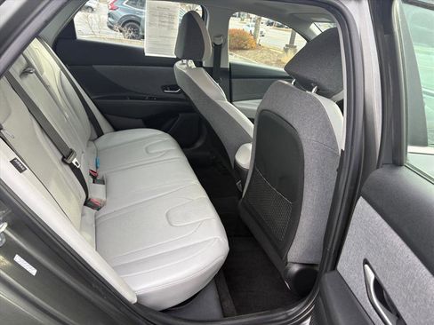 Certified 2024 Hyundai Elantra Limited image 19