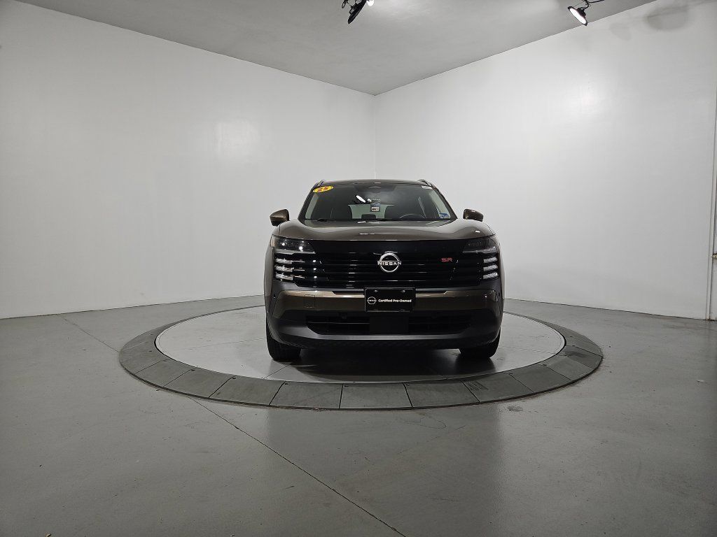Certified 2025 Nissan Kicks SR FWD image 10