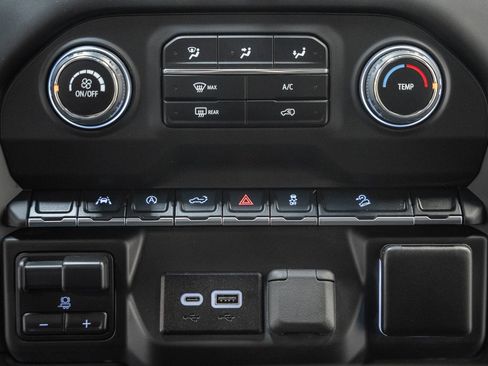 Used 2025 Chevrolet Silverado 1500 Custom Trail Boss w/ Dark Appearance Package image 30