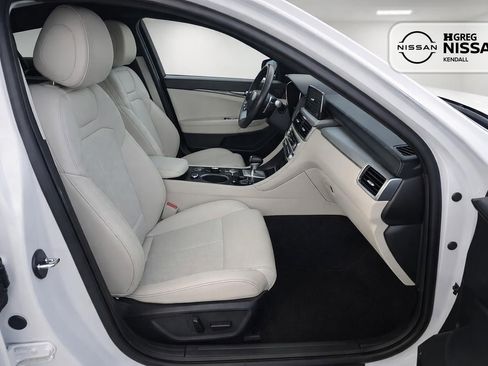 Used 2025 Genesis G70 2.5T RWD image 11