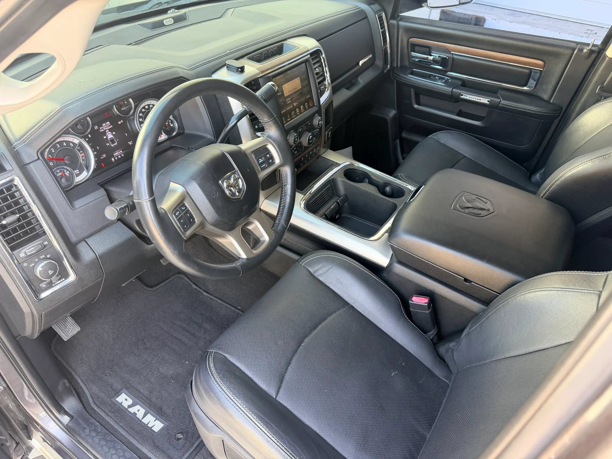 Used 2016 RAM 2500 Laramie w/ Convenience Group AWD/4WD image 9
