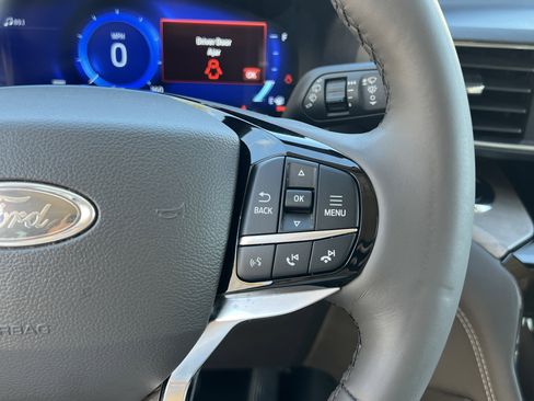 Used 2023 Ford Explorer Platinum w/ Technology Package image 20