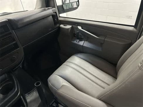Used 2018 Chevrolet Express 2500 w/ Driver Convenience Package image 13