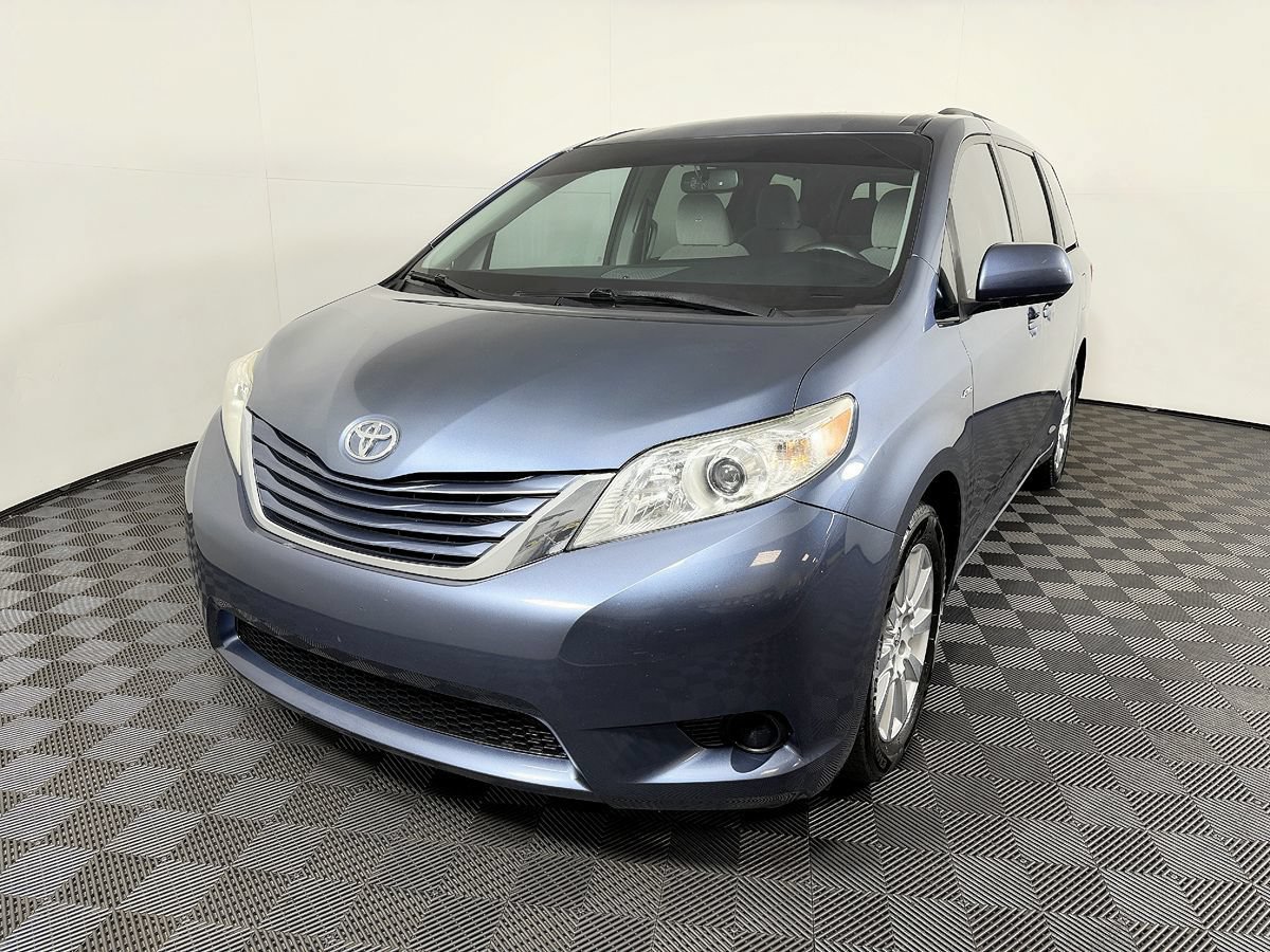 Used 2017 Toyota Sienna LE AWD/4WD image 3