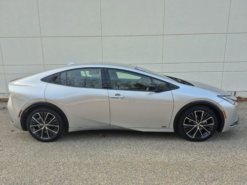Used 2024 Toyota Prius XLE image 5