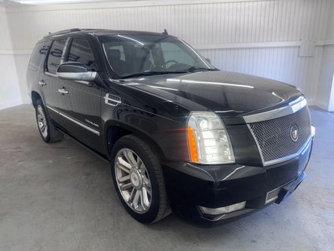 Used 2014 Cadillac Escalade Platinum image 3