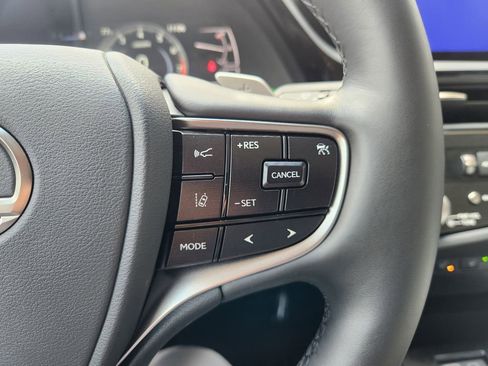 Used 2025 Lexus ES 350 w/ Premium Package image 29