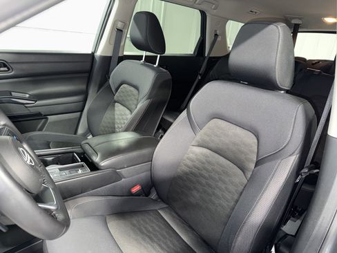 Used 2024 Nissan Pathfinder SV FWD image 20