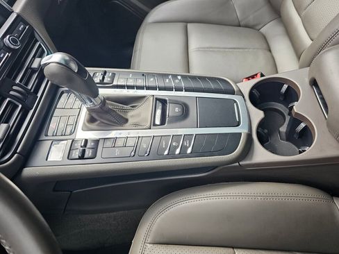 Used 2021 Porsche Macan AWD/4WD image 28