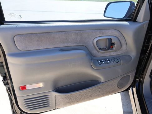 Used 2000 Chevrolet Tahoe Limited image 20