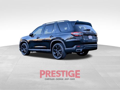 Used 2025 Honda Pilot Black Edition image 12