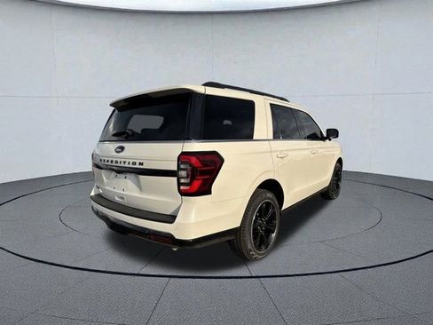Used 2024 Ford Expedition Limited image 2