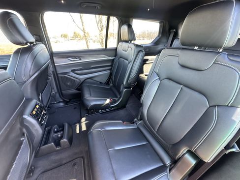 Used 2024 Jeep Grand Cherokee L Limited w/ Black Appearance Package image 23