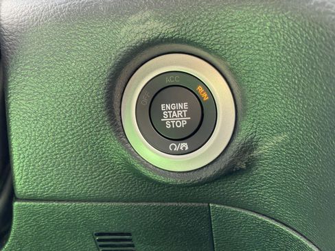 New 2026 Chrysler Pacifica Limited image 23