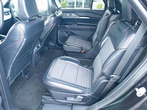 Used 2025 Ford Explorer ST-Line image 27