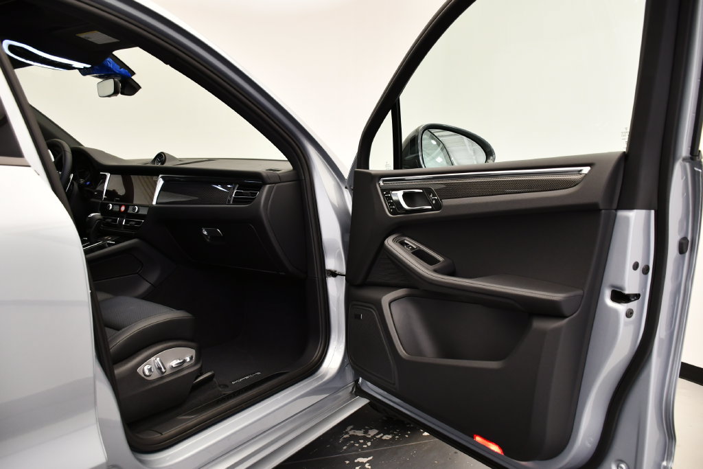 Certified 2026 Porsche Macan Turbo AWD/4WD image 49