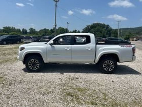 Used 2023 Toyota Tacoma TRD Sport AWD/4WD image 3