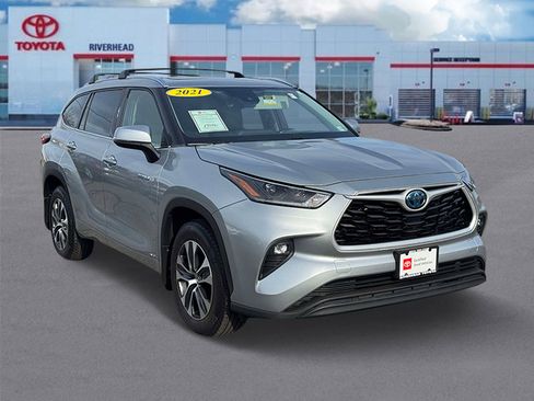 Certified 2021 Toyota Highlander XLE image 2