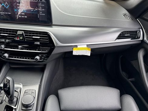 Used 2023 BMW 530e 530e w/ Executive Package image 31