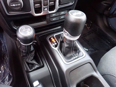 Used 2024 Jeep Wrangler Unlimited w/ Technology Group AWD/4WD image 17