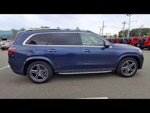 Used 2025 Mercedes-Benz GLS 450 4MATIC image 9