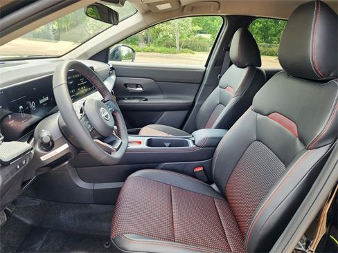 New 2025 Nissan Kicks SR image 7