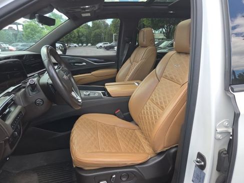Used 2022 Cadillac Escalade ESV Sport w/ Touring Package AWD/4WD image 4