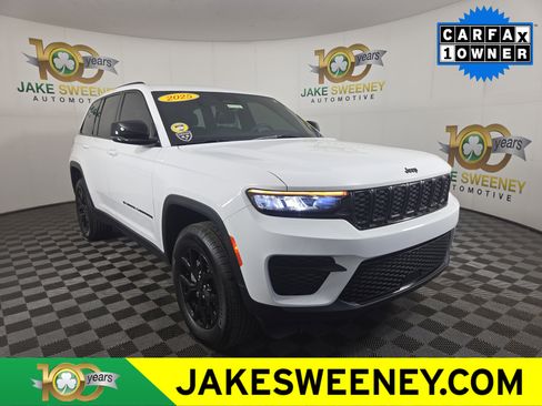 Certified 2025 Jeep Grand Cherokee Altitude image 1