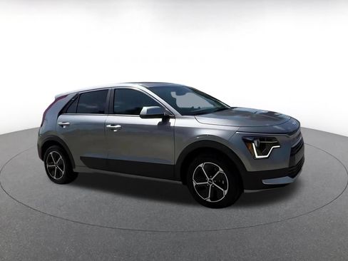 Used 2026 Kia Niro LX FWD image 2